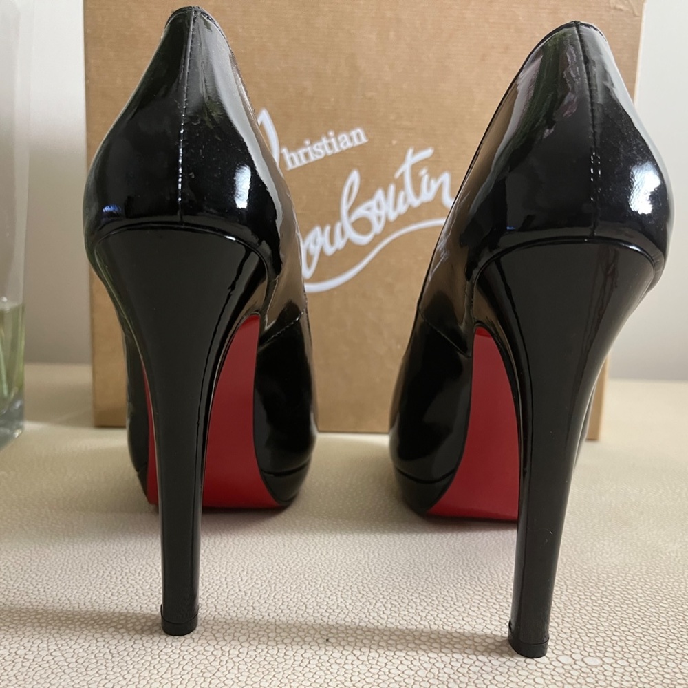 Christian Louboutin Very Privé Pumps